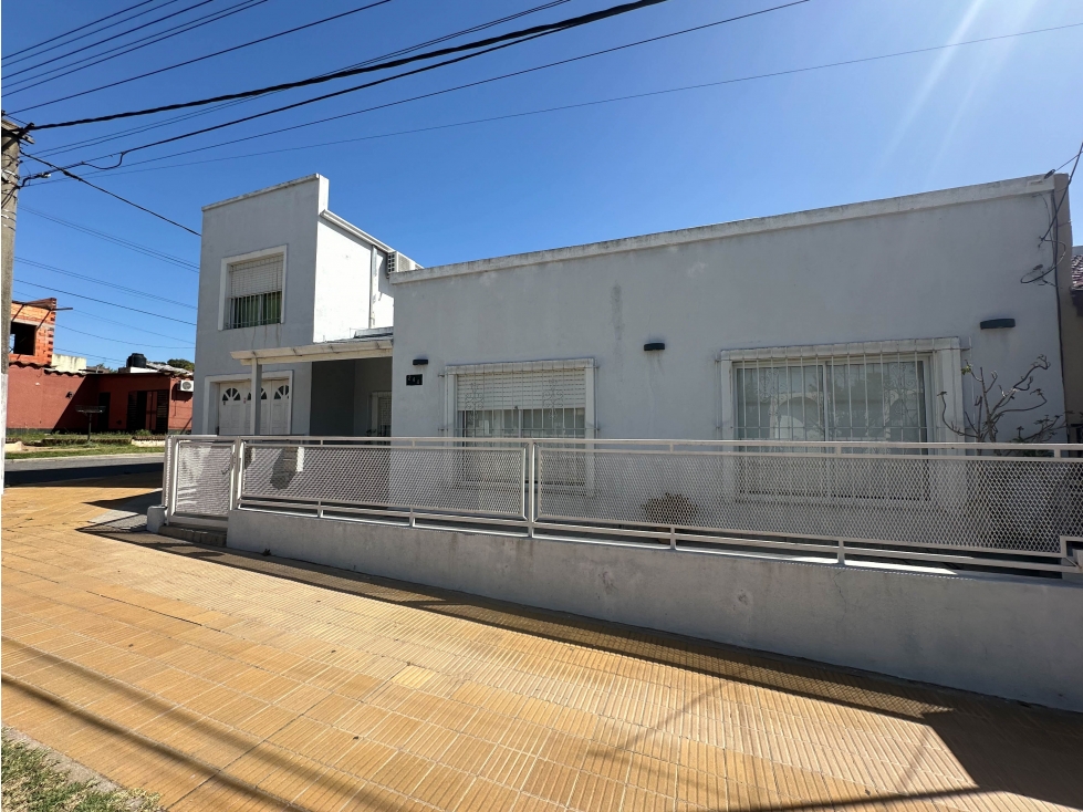 Casa en VENTA Zona Carrefour/Casino | 3 dormitorios + depto + quincho — foto 4