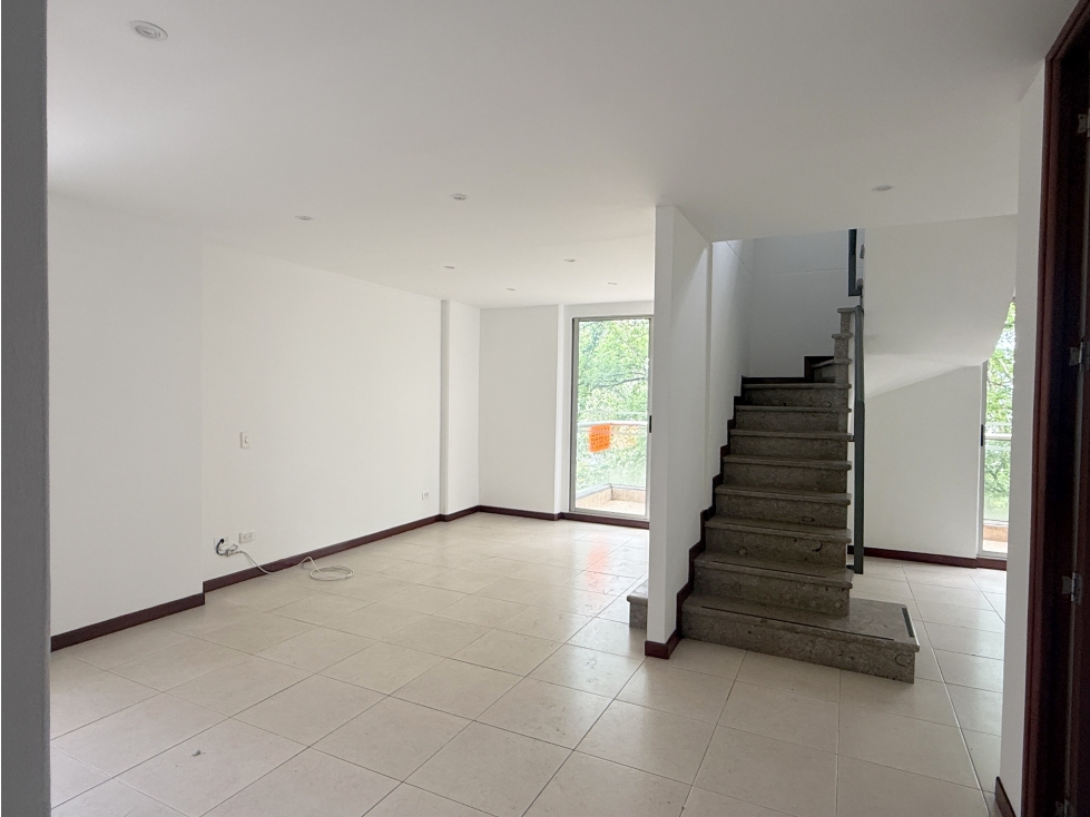 PARTAMENTO DUPLEX EN ENVIGADO ZUÑIGA — foto 4