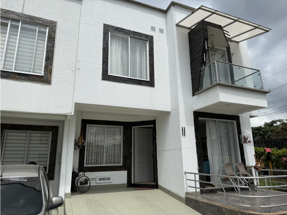 VENTA CASA EN AV. CENTENARIO - NORTE DE ARMENIA Q.