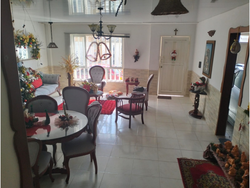 VENTA CASA AMPLIA EN BARRIO RESIDENCIAL EN CALARCA QUINDIO