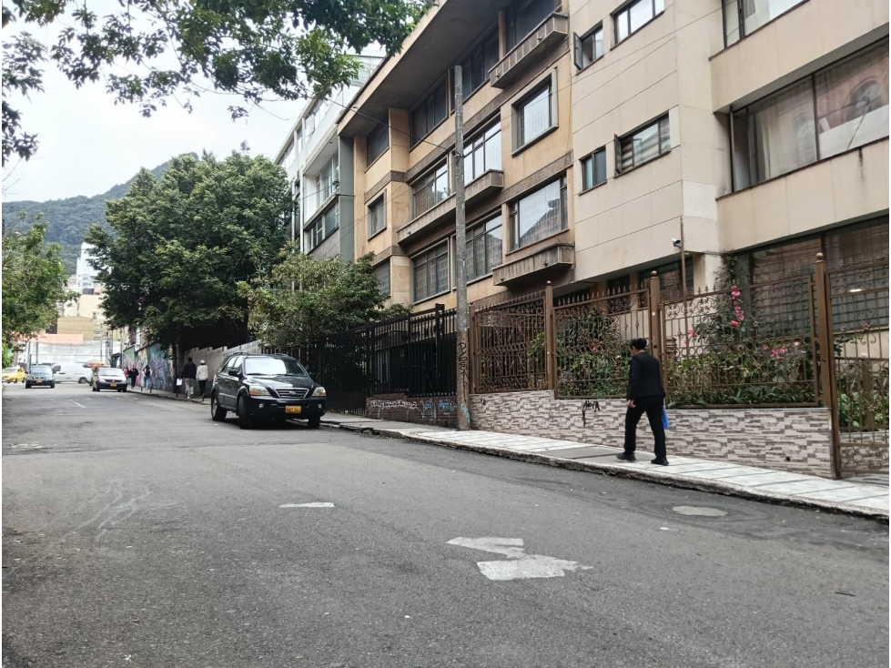 VENTA APTO CHAPINERO 4 HAB 2 BAÑ 1 PAR — foto 2