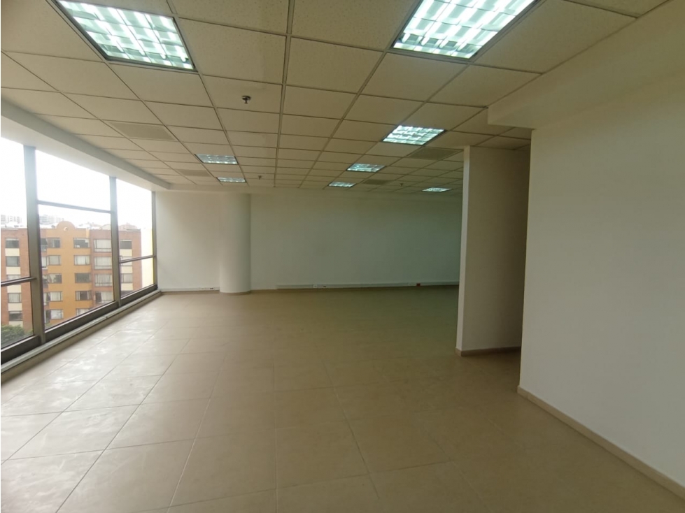 Oficina Venta Arriendo SalitreTorre 26 215m2 1baño Cocineta 5parq — foto 2