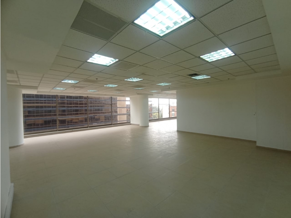 Oficina arriendo Salitre Edif. TORRE 26 92m2 1baño 2parq — foto 2