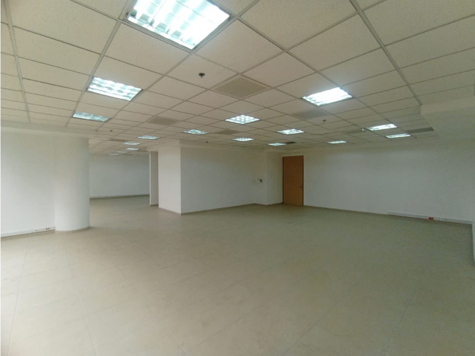 Oficina Venta Arriendo SalitreTorre 26 215m2 1baño Cocineta 5parq — foto 3