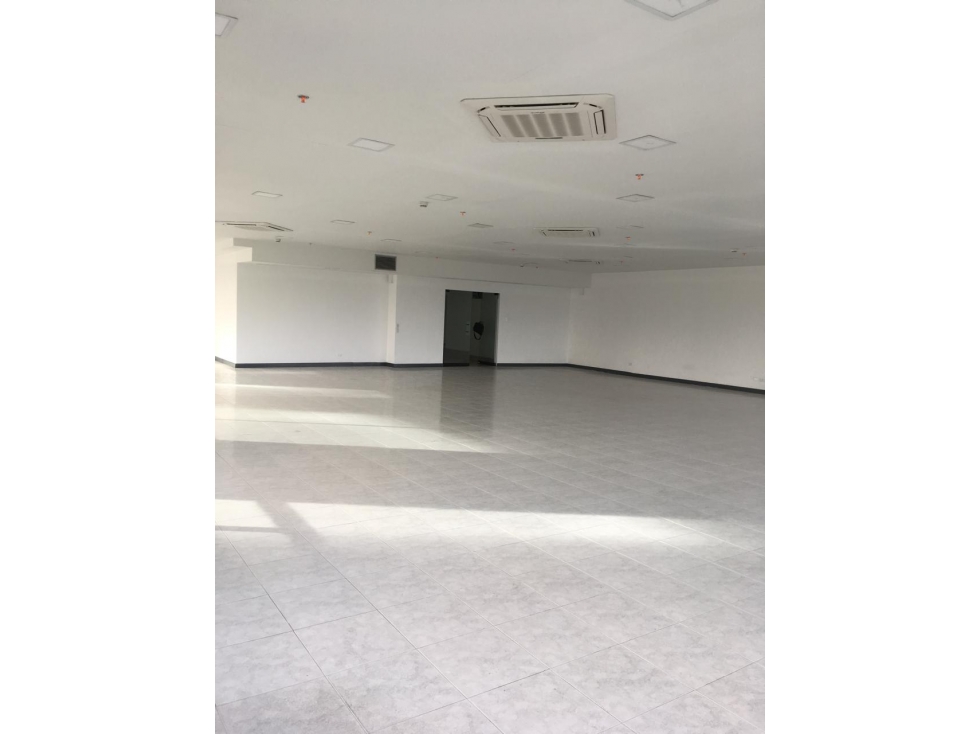 OFICINA ARRIENDO CAPITAL CENTER II 8 parqueaderos - 4