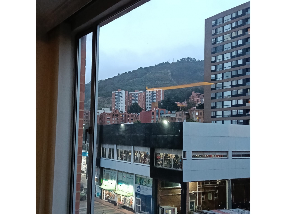 Venta de apto en Cedritos 3hab 2 bañ 2par 1dep — foto 3