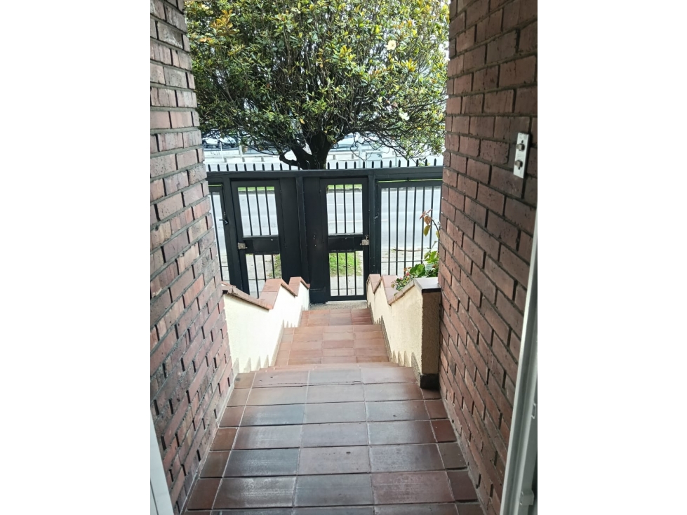 Arriendo Casa Niza Comercial 207m2 4hab 2baños 4gj — foto 4