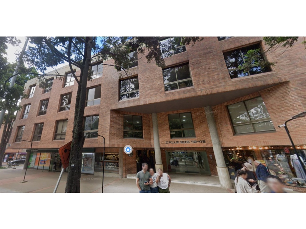 Venta de Oficina en Chico 2 baños y 3 parqueaderos