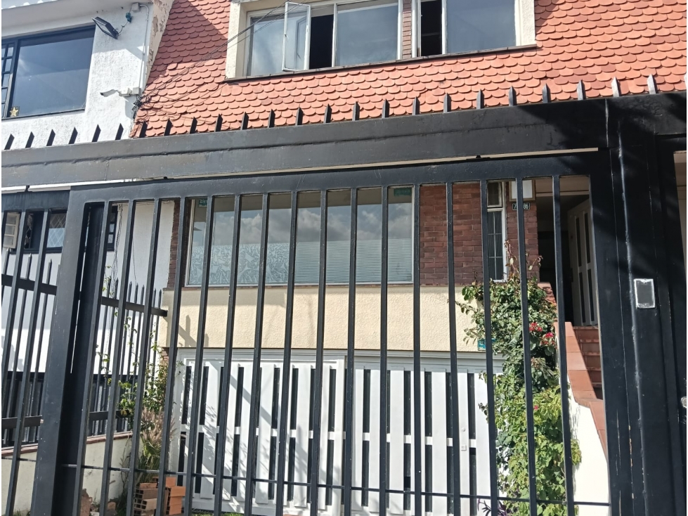 VENTA CASA EN NIZA 4ALCOBAS/3BAÑOS/2PARQUEADEROS — foto 2