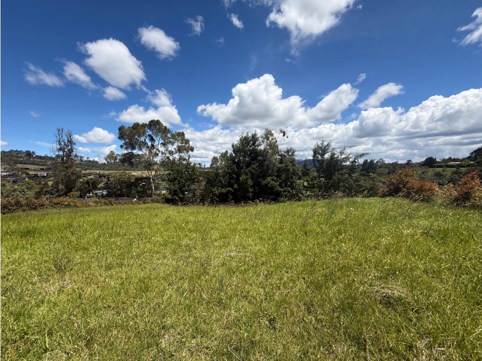 Lote en venta parcelación Alto de Las Palmas La Acuarela. Oportunidad!