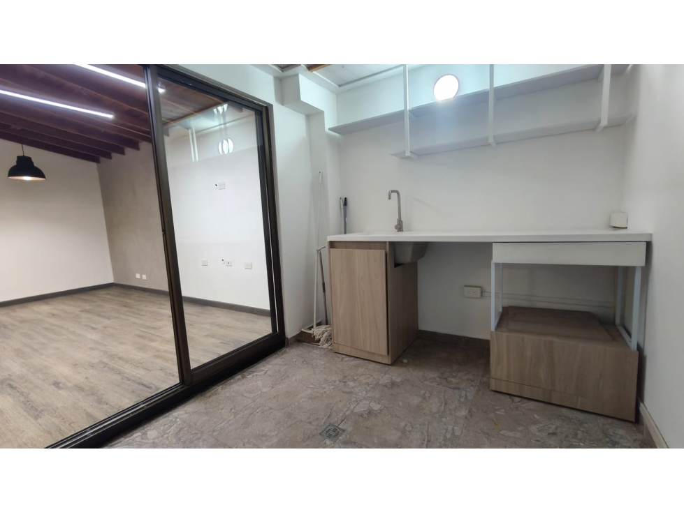 OFICINA REMODELADA en Arriendo, Medellín, San Diego. - 4