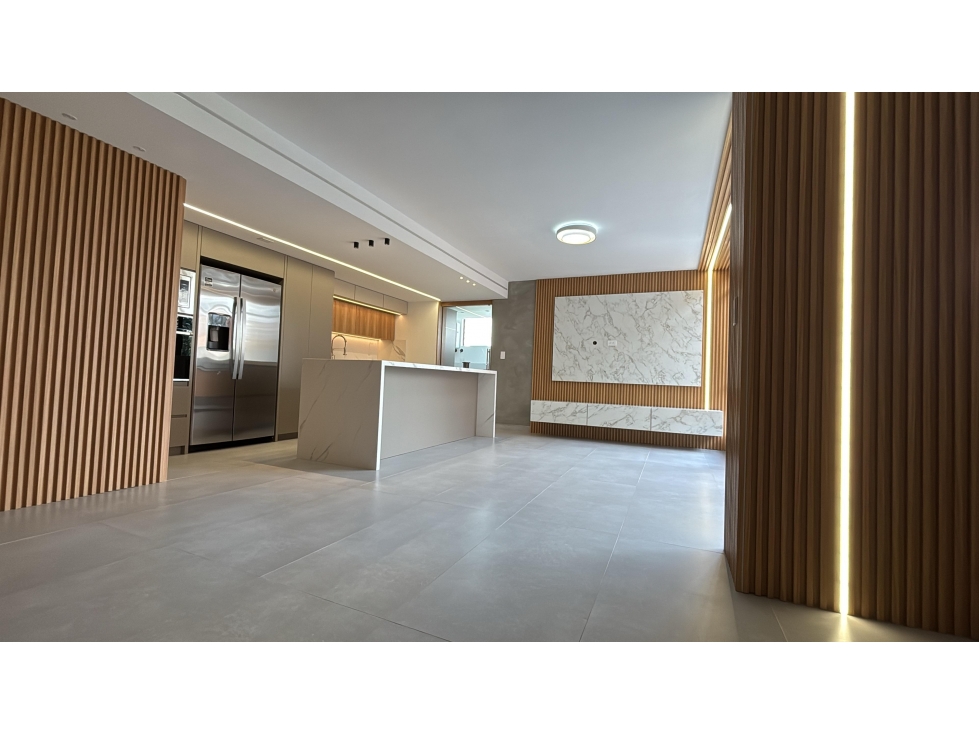 Apartamento en Venta Remodelado, Poblado, Patio bonito — foto 2