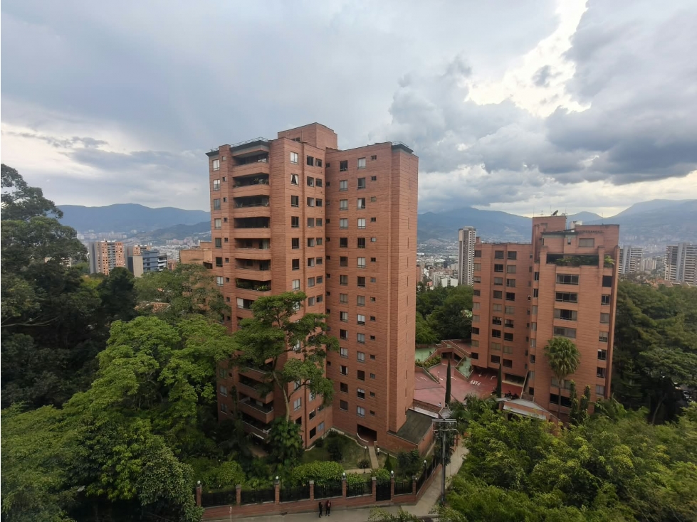 APARTAMENTO REMODELADO en Venta Medellín, El Poblado, El Tesoro 184 m² — foto 3