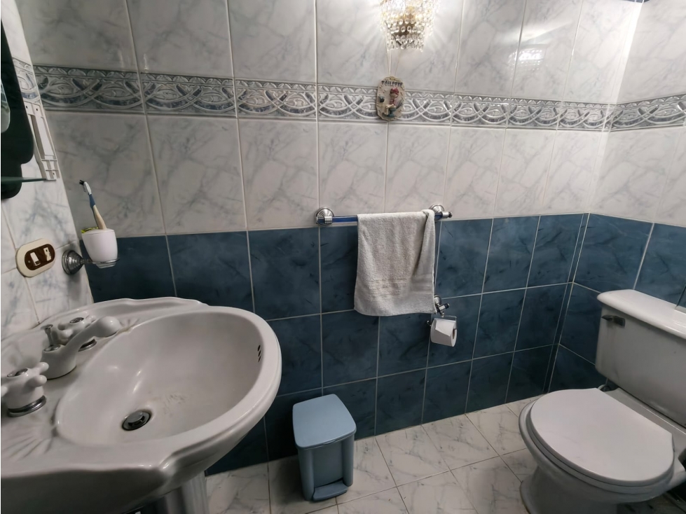 Venta casa independiente de dos niveles en Medellín, barrio Velódromo. — foto 4