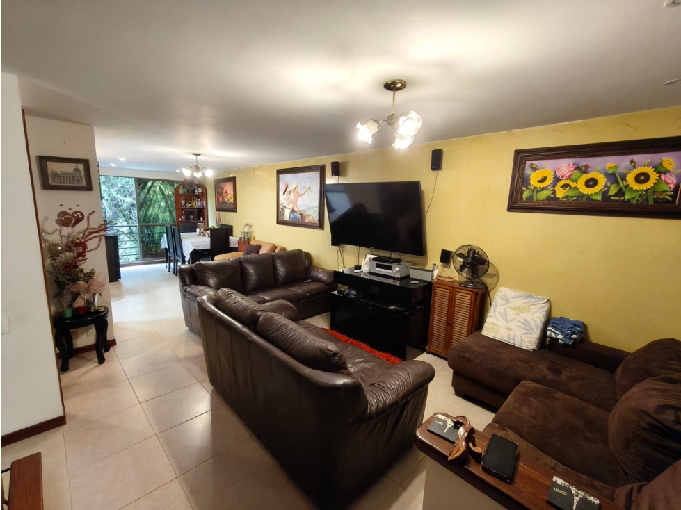 Venta casa de 3 niveles en Envigado, sector Cumbres