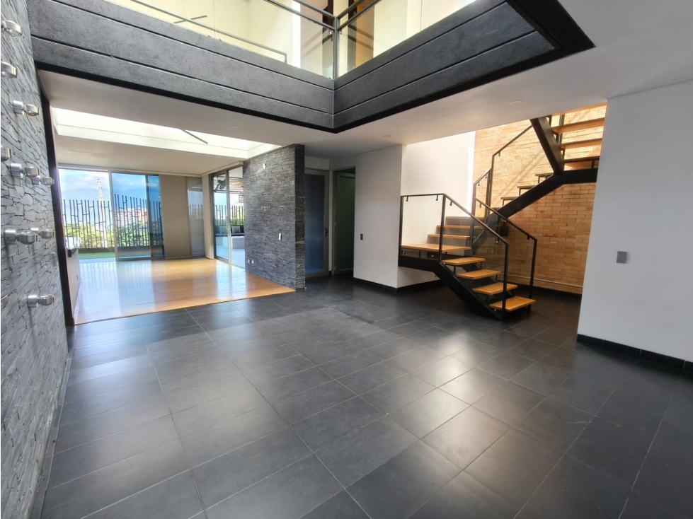 Venta casa en Envigado, sector Loma del Atravesado