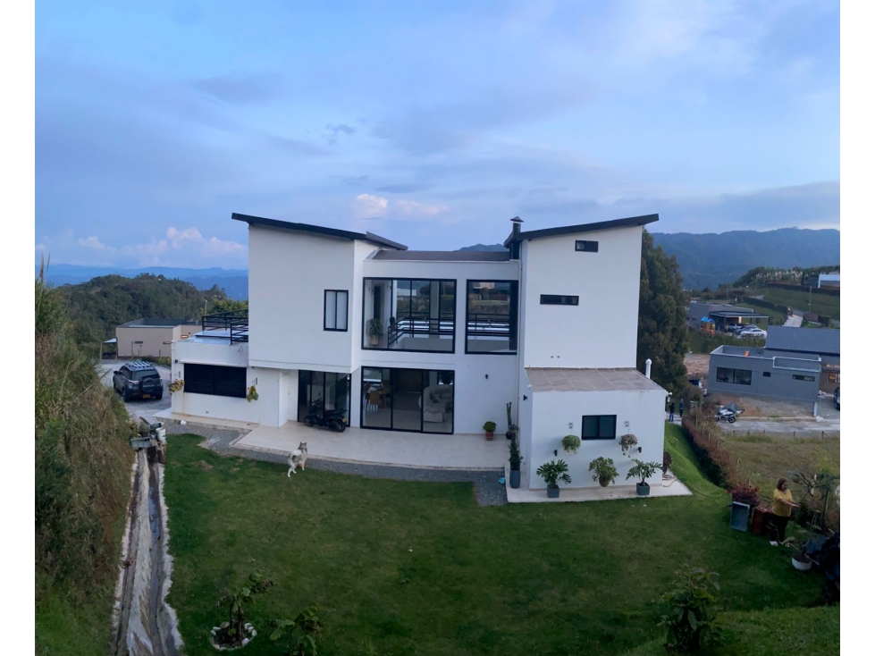 Venta casa campestre en Envigado, sector Loma del Escobero