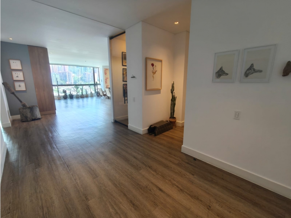 Apartamento Moderno en Venta, Poblado, Los Balsos.
