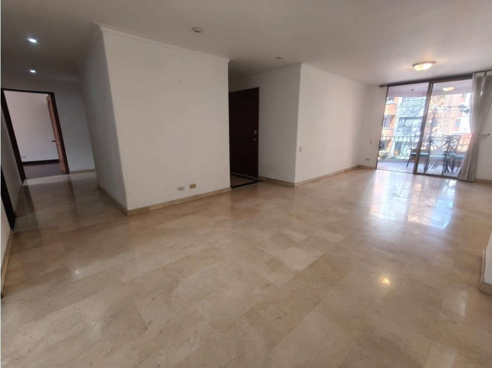 Apartamento Tradicional para Remodelar en Venta, Medellín, Laureles. — foto 2