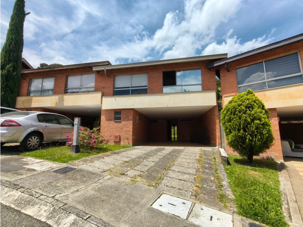 Casa de 2 Niveles en Arriendo Envigado Loma del Atravesado.