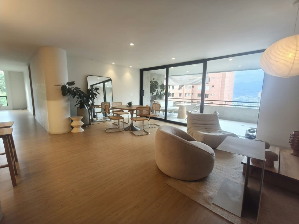 APARTAMENTO REMODELADO en Venta Medellín, El Poblado, El Tesoro 184 m²