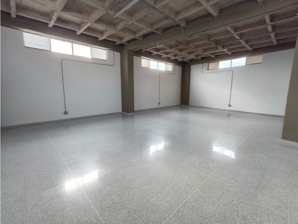 Bodega en arriendo, Medellín, Belen, cerca al parque.