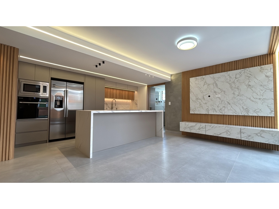 Apartamento en Venta Remodelado, Poblado, Patio bonito — foto 4