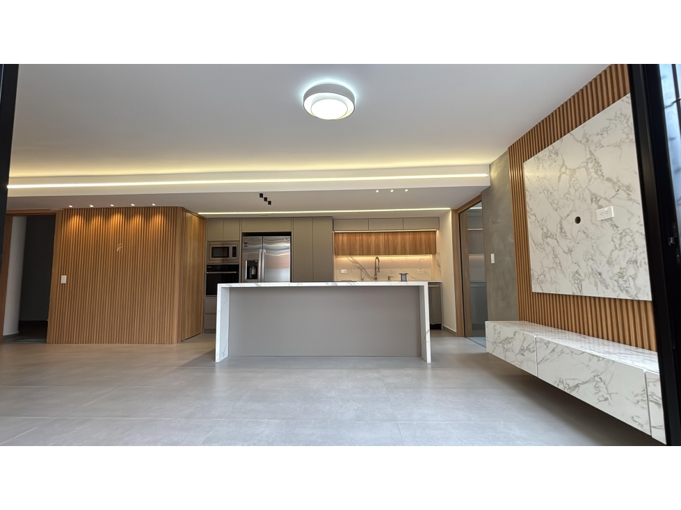 Apartamento en Venta Remodelado, Poblado, Patio bonito — foto 5