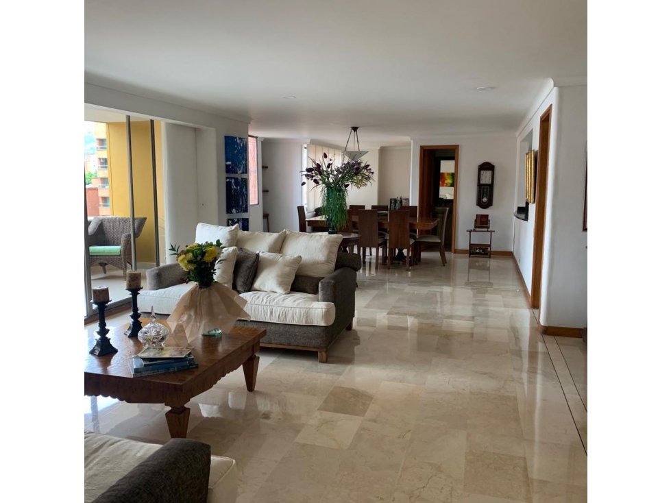 Venta Apartamento Tradicional en Medellín, sector Laureles