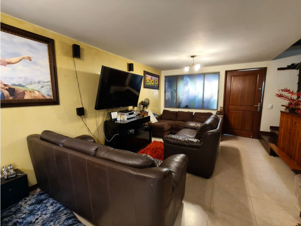 Venta casa de 3 niveles en Envigado, sector Cumbres — foto 2