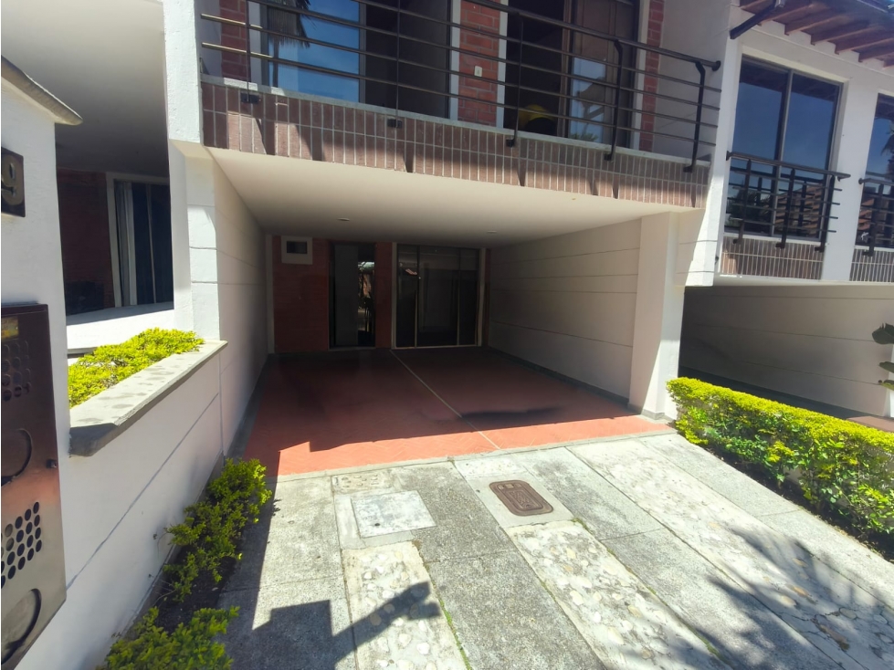 Casa Moderna 2 Niveles en Arriendo Envigado Cumbres, semi amoblada — foto 2
