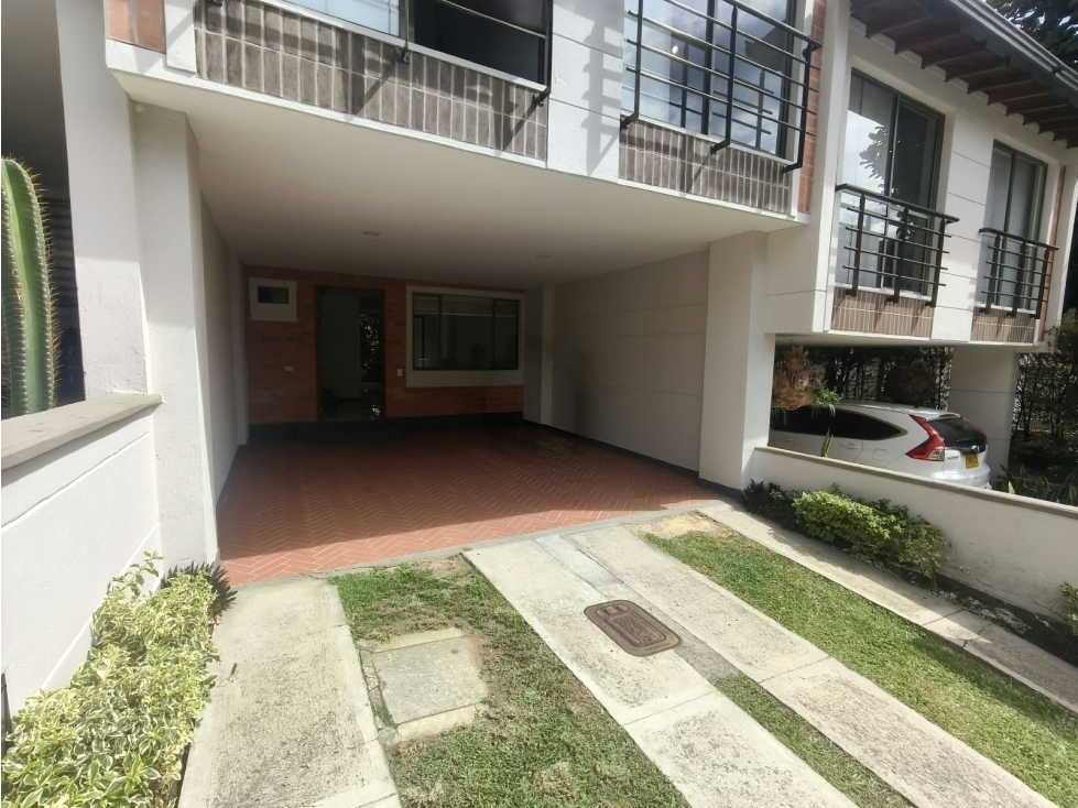 Casa Remodelada en Venta, Envigado, Cumbres. — foto 2