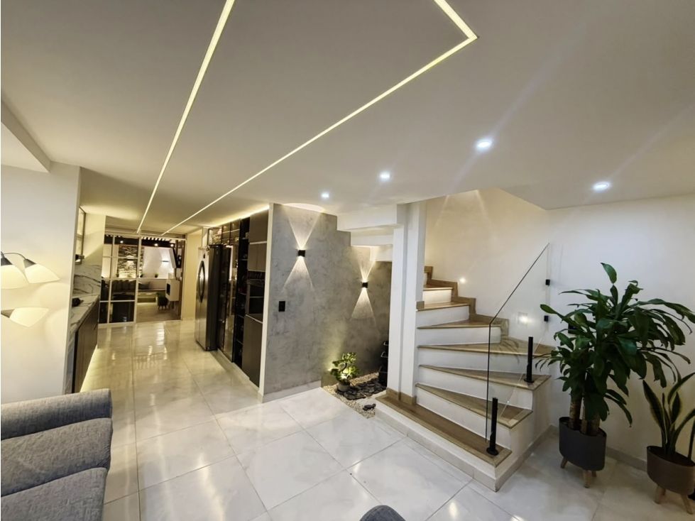 Casa Remodelada en Venta, Itagüí, Suramérica, 203 m².