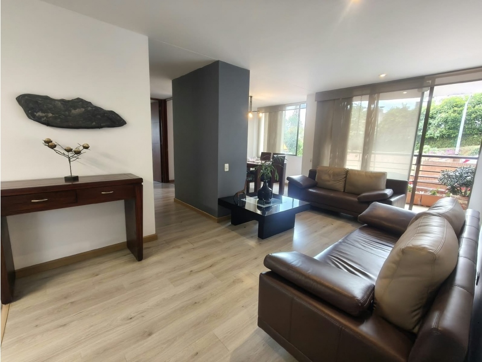 Apartamento Remodelado en Venta, Medellín, El Poblado, cerca al CES.
