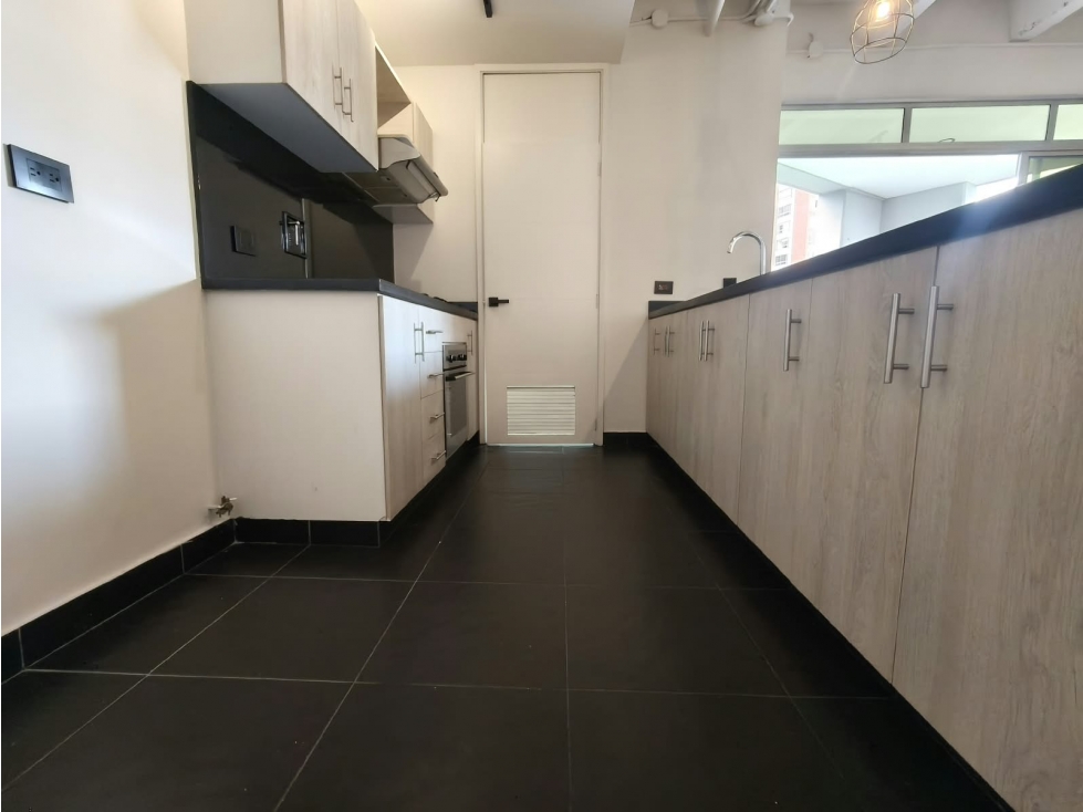 APARTAESTUDIO en Venta, Medellín, El Poblado, El Tesoro. — foto 2