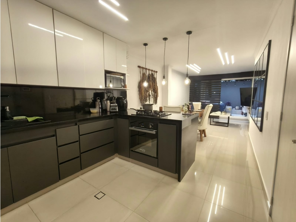 CASA REMODELADA en Venta, Envigado, Camino Verde 136 m² aprox.