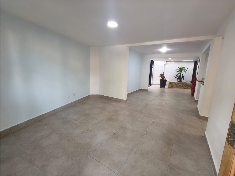 Casa Remodelada en Venta, El Retiro, cerca al Parque — foto 2