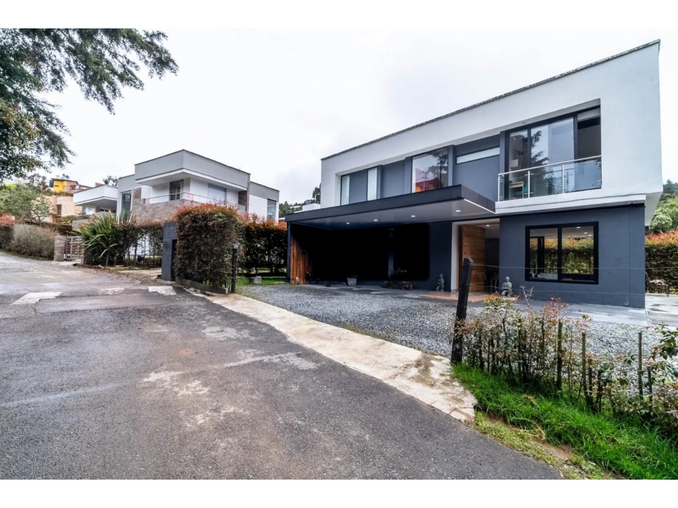 Venta casa campestre en Envigado, sector Loma del Escobero