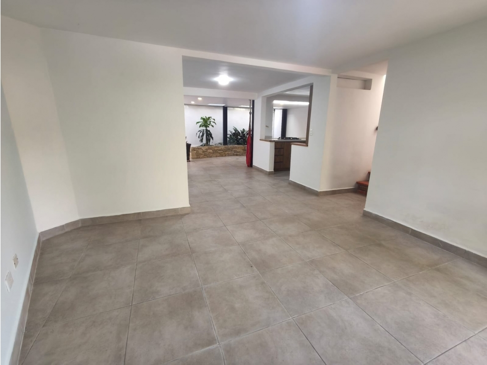 Casa Remodelada en Venta, El Retiro, cerca al Parque — foto 3
