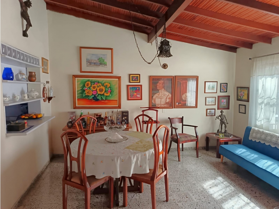 Venta casa independiente dos niveles en Medellín, sector Los Colores — foto 3