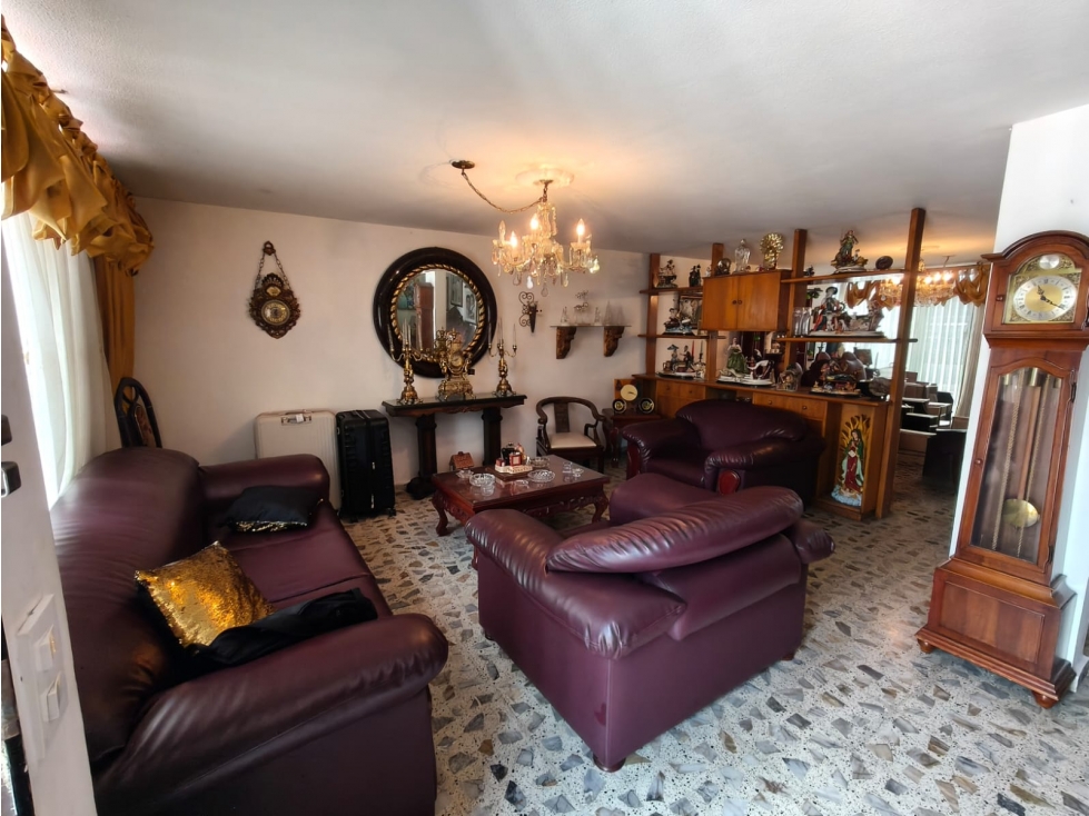 Venta casa independiente de dos niveles en Medellín, barrio Velódromo. — foto 2