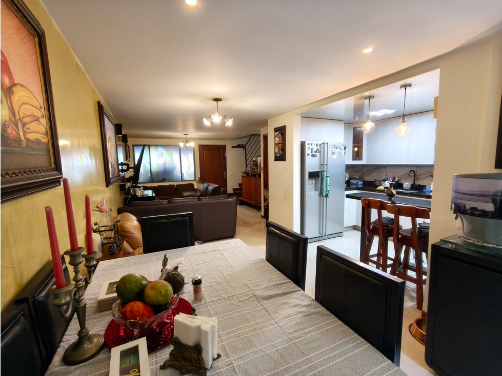 Venta casa de 3 niveles en Envigado, sector Cumbres — foto 3