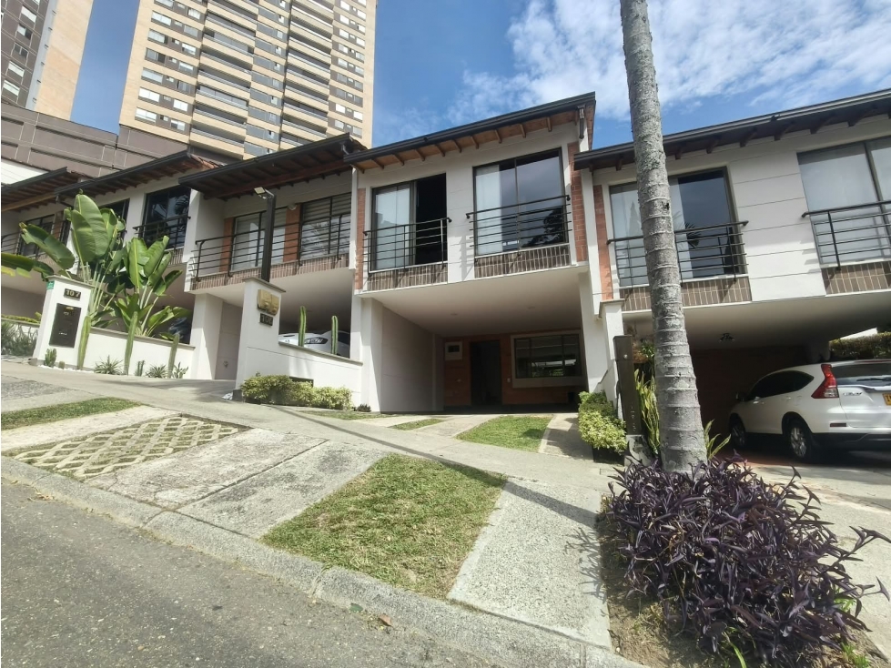 Casa Remodelada en Venta, Envigado, Cumbres.