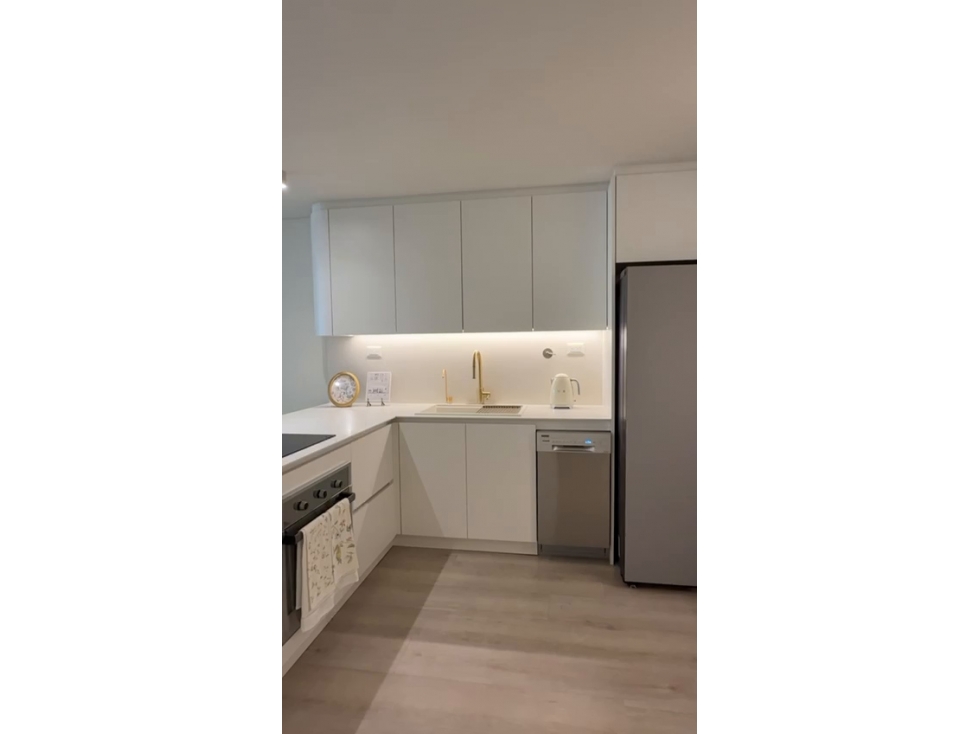 APARTAMENTO MODERNO en Venta, Medellín El Poblado Ciudad del Río 88 m² — foto 2