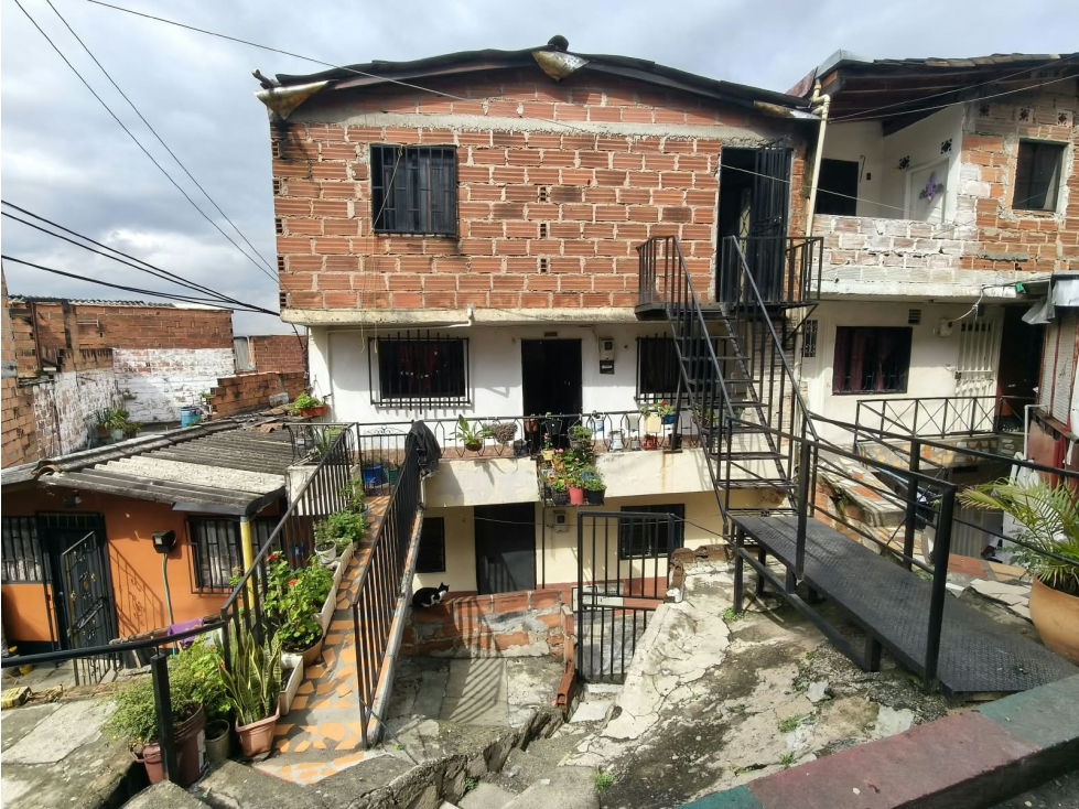 Casa en Venta de 3 Niveles RENTANDO, Medellín, Aranjuez, ALAMOS