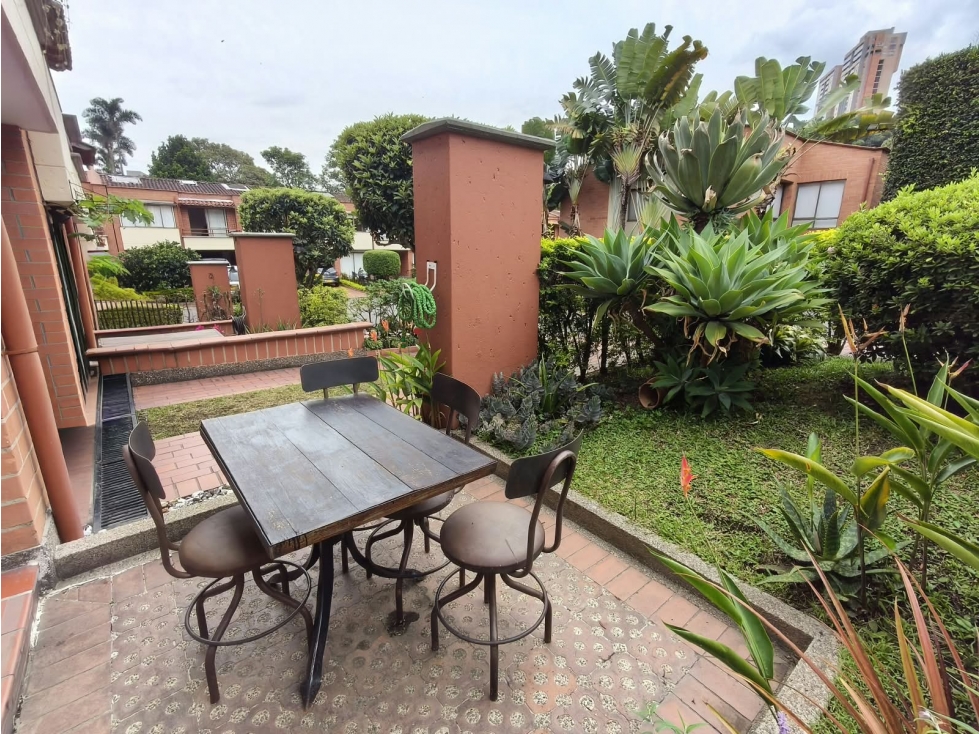 CASA FAMILIAR en Venta, Envigado, Camino Verde 157 m² aprox.