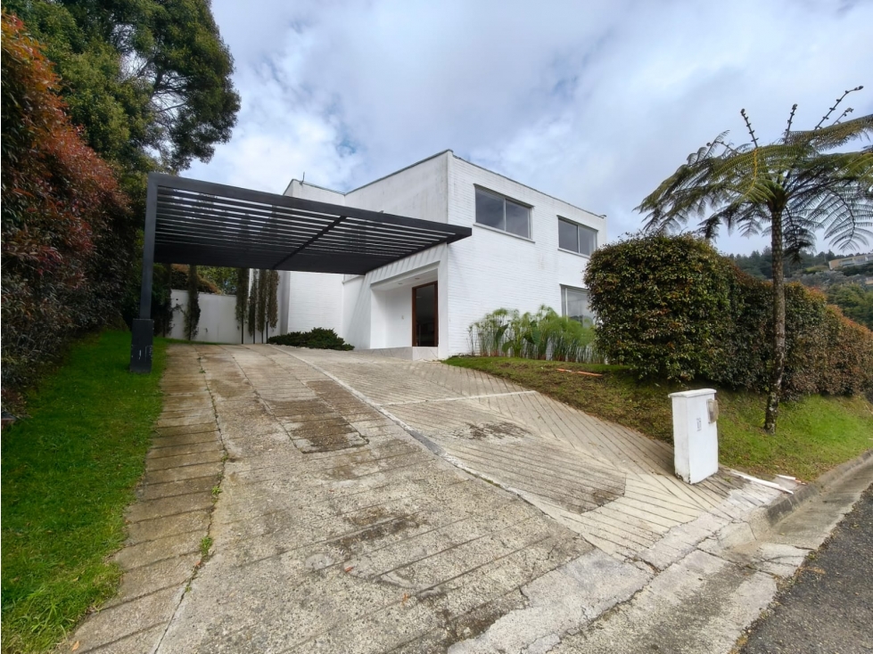 Venta casa campestre en Envigado, sector Loma del Escobero.