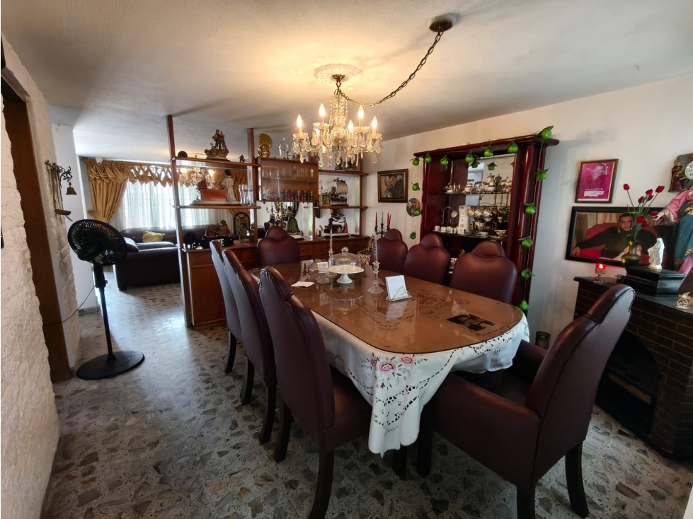 Venta casa independiente de dos niveles en Medellín, barrio Velódromo. — foto 3
