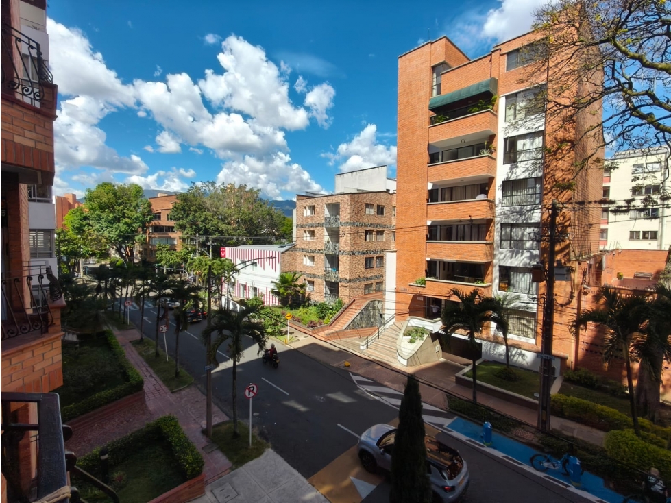 Apartamento Tradicional para Remodelar en Venta, Medellín, Laureles. — foto 4