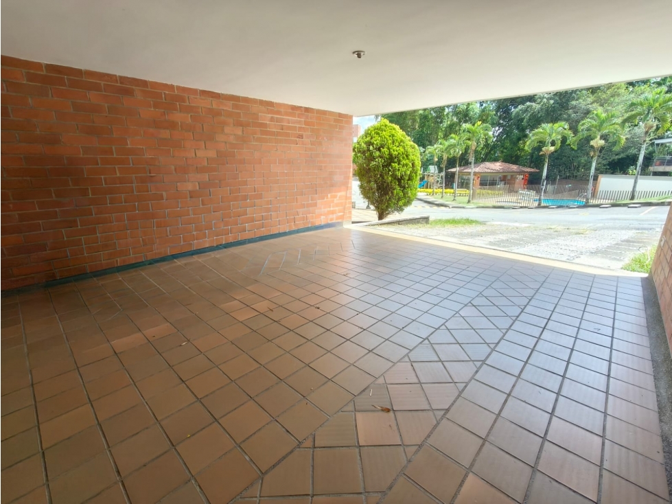 Casa de 2 Niveles en Arriendo Envigado Loma del Atravesado. — foto 2